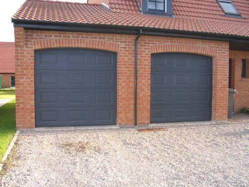 Portes de garage sectionnelles robustes et pratiques